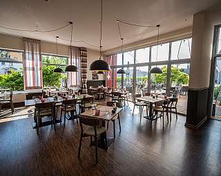 Wintergarten Totale Richtung Terrasse